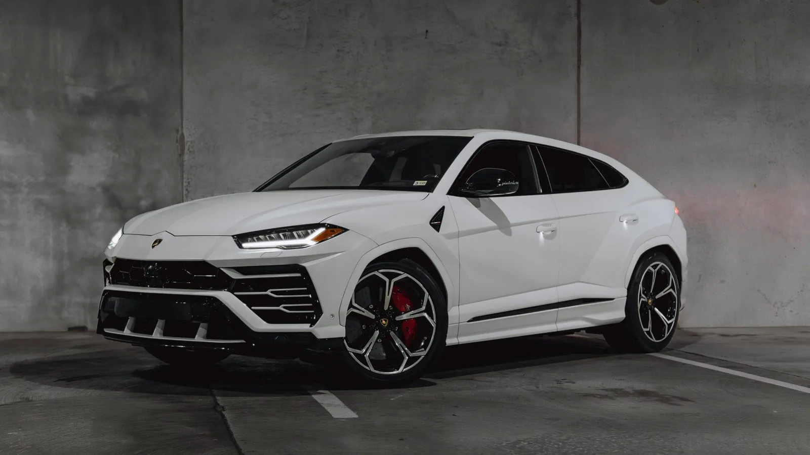 Lamborghini Urus Matte White