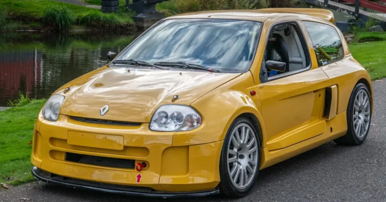 Renault Clio V6