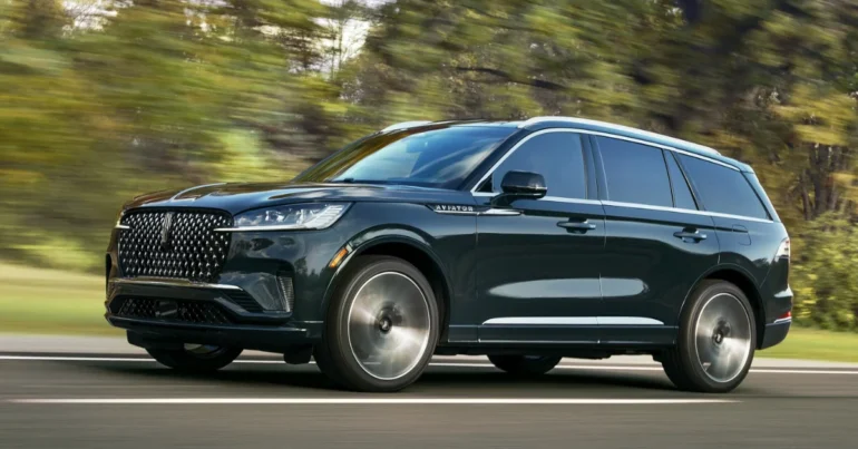 2025 Aviator Black Label Grand Touring